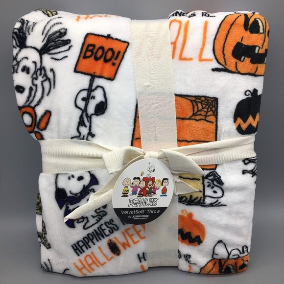 Peanuts Berkshire Halloween Throw Blanket VelvetSoft Great Pumpkin Patch Snoopy - Picture 2 of 11